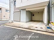 大切なお車を雨や風から守ってくれるビルトイン車庫付です。