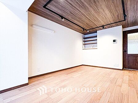 落ち着いた雰囲気に包まれた伸びやかな空間で、ゆったりと家族団らんの時間を過ごせます。