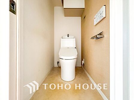 トイレには快適な温水洗浄便座付。