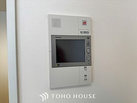 誰が来てもわかる様にモニター付きインターホンを設置。