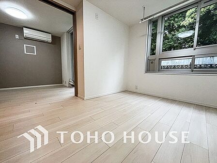 落ち着いた色調のリビングは家族団欒の憩いの場所です。