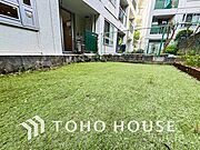 毎日の暮らしの中に癒しを与えてくれる専用庭付き住戸。
