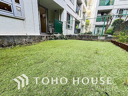 毎日の暮らしの中に癒しを与えてくれる専用庭付き住戸。