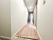 やわらかな陽射しがふりそそぎ、ゆったりした時間が流れる室内。