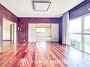 光と風があふれる開放的なリビングダイニングには自然と家族みんなが集まってきます。