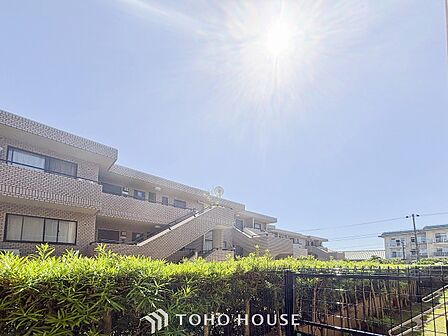 開放的で気持ちの良い眺望と青い空を満喫できます。
