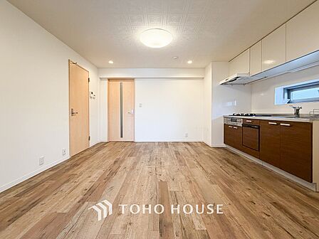 落ち着いた雰囲気に包まれた伸びやかな空間で、ゆったりと家族団らんの時間を過ごせます。
