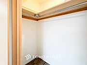 衣類だけでなく大きな荷物も収納でき、お部屋がすっきりします。