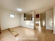 光と風があふれる開放的なリビングダイニングには自然と家族みんなが集まってきます。