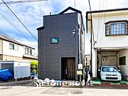 住む人や訪れる人やさしくエスコートする玄関アプローチ。