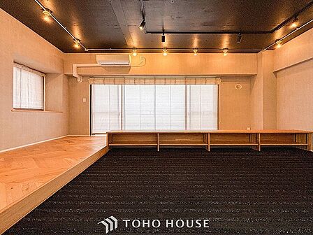 落ち着いた雰囲気に包まれた伸びやかな空間で、ゆったりと家族団らんの時間を過ごせます。