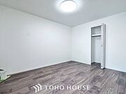 一日の疲れをいやしてくれる主寝室。自分時間を快適に過ごすプライベートルーム。
