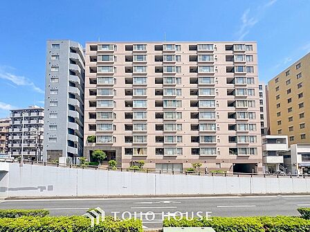 風を感じ青い空から太陽の恵みを感じる温もり溢れる佇まい。
