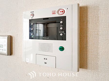 誰が来てもわかる様にモニター付きインターホンを設置。
