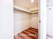 衣類だけでなく大きな荷物も収納でき、お部屋がすっきりします。