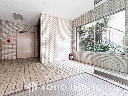 訪れるゲストや住む人を優しく迎え入れてくれる明るい空間です。