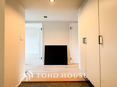 居住者の帰り、訪れる方を優しく迎えてくれる玄関です。