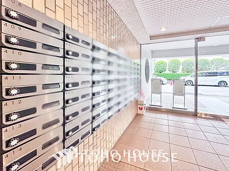取り出しやすいエントランス内郵便受け。