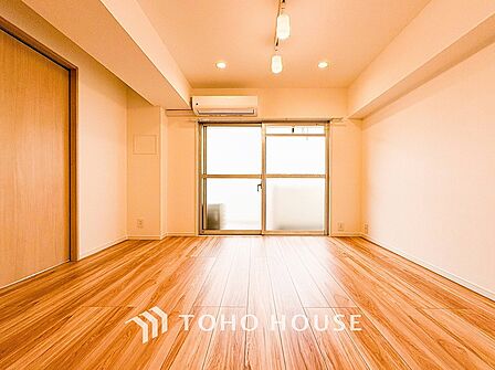 忙しい朝でも、しっかり家族が揃って食事をして頂けるゆとりある大きさのダイニングスペース。