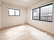 一日の疲れをいやしてくれる主寝室。自分時間を快適に過ごすプライベートルーム。