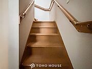 階段にはお子様やお年寄りに安心な手すりをご用意。