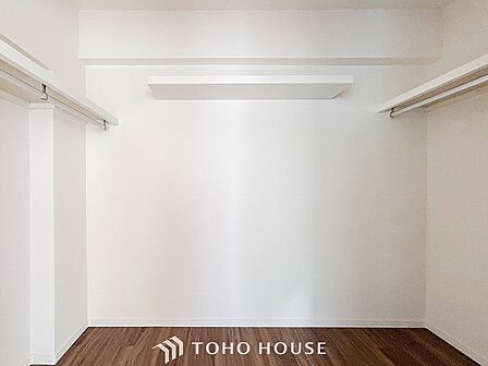 普段使わない季節用品やトランクなど大きなものもラクラク収納できる広さがございます。