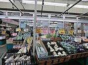 小さめな店舗ながらも必要なものが揃い、食卓を彩る新鮮で品質の良い食品が魅力。日々のお買い物に便利！