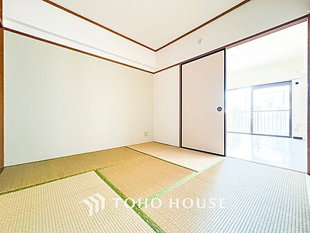 来客時や一息つきたいときなどに利用できる用途多様な空間です。