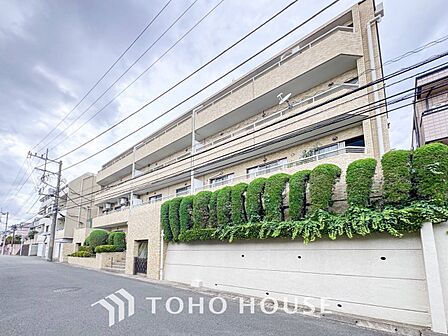 前面道路含む現地写真『快適』は「家」と「街」と「環境」が調和した時に訪れるだと改めて感じさせてくれます。