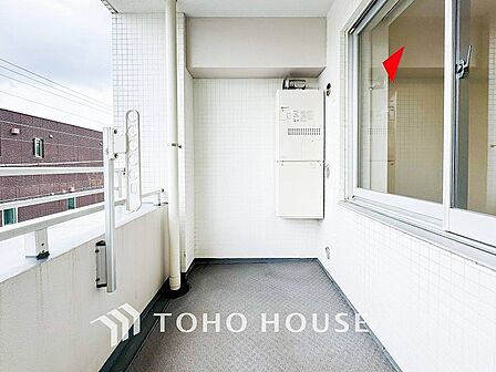 暮らしの中で光と風を演出してくれるバルコニー。