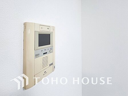 誰が来てもわかる様にモニター付きインターホンを設置。