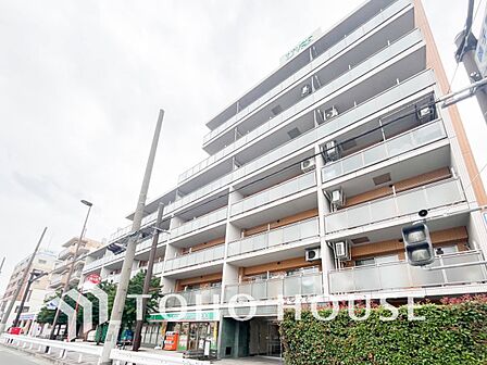前面道路含む現地写真『快適』は「家」と「街」と「環境」が調和した時に訪れるだと改めて感じさせてくれます。