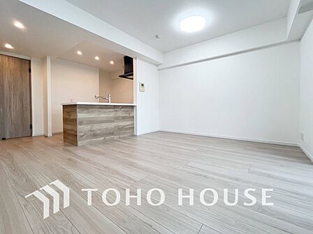 対面式キッチンのあるLDKで家族の会話が弾みます。
