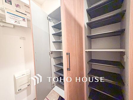 空間を余すところなく有効利用した収納は生活空間をより上質なものにしてくれるでしょう。