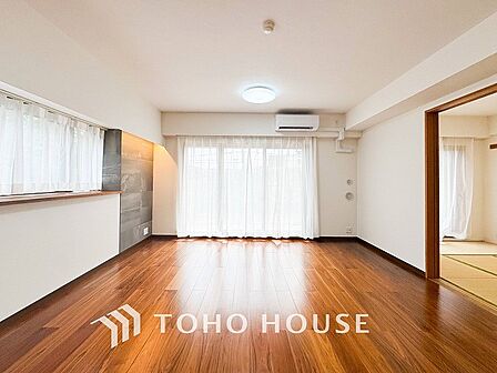 落ち着いた雰囲気に包まれた伸びやかな空間で、ゆったりと家族団らんの時間を過ごせます。
