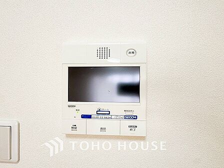 誰が来てもわかる様にモニター付きインターホンを設置。