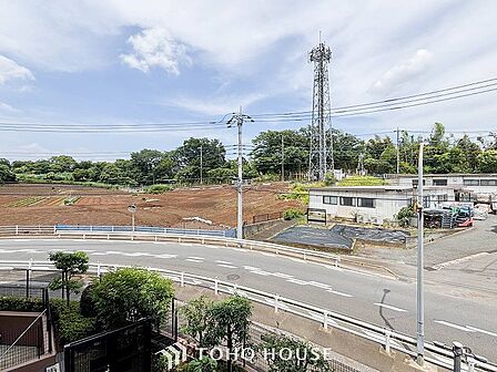 開放的で気持ちの良い眺望と青い空を満喫できます。