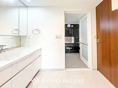 清潔感のあるプライベート空間は、身だしなみチェックや肌のお手入れに最適です。