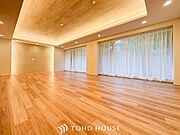 光と風があふれる開放的なリビングダイニングには自然と家族みんなが集まってきます。