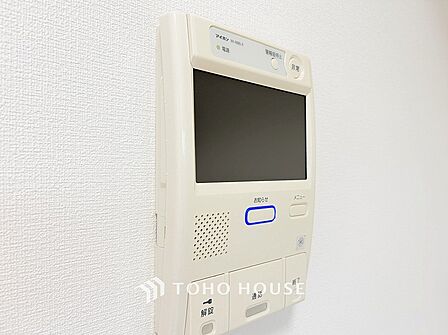 誰が来てもわかる様にモニター付きインターホンを設置。快適と安らぎを合わせた優しい設計。
