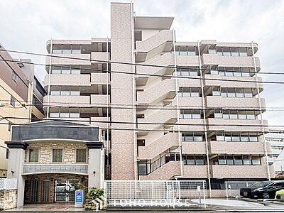 外観:時代の流れに惑わされないシックなカラートーンで街並みに溶け込む外観。 外観:時代の流れに惑わされないシックなカラートーンで街並みに溶け込む外観。