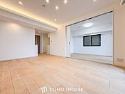 落ち着いた雰囲気に包まれた伸びやかな空間で、ゆったりと家族団らんの時間を過ごせます。