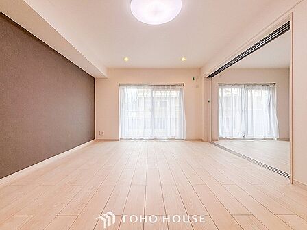 開放感あるリビングダイニング。ご家族とのんびりしたひと時を過ごせますね。