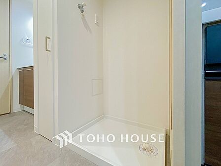 洗濯機を配置しても十分なスペースを確保しております。