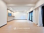 家族みんなが爽やかに健やかに過ごせるように、溢れる光をたっぷり取り込んだリビングダイニング。