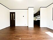 ここにはみんなが集い、食事と楽しい会話が始まるスペース。