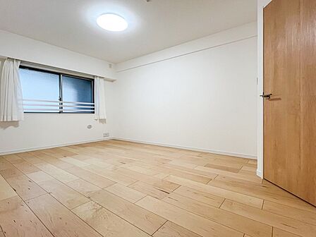 一日の疲れをいやしてくれる主寝室。自分時間を快適に過ごすプライベートルーム。