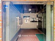 防犯対策の「オートロック」を採用。マンション住人以外の侵入を防ぐために設置しました。