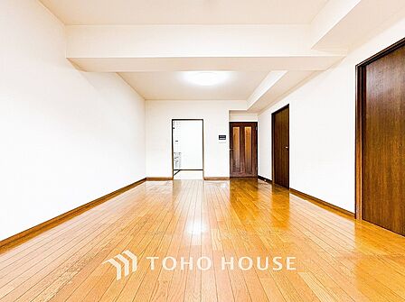 落ち着いた雰囲気に包まれた伸びやかな空間で、ゆったりと家族団らんの時間を過ごせます。