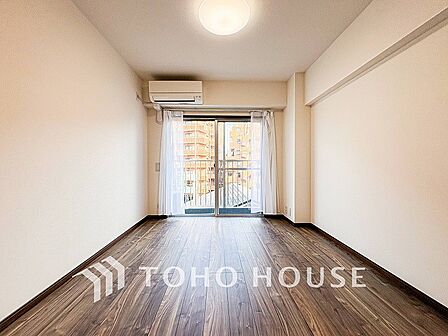 やわらかな陽射しが心地よい落ち着いた住空間。